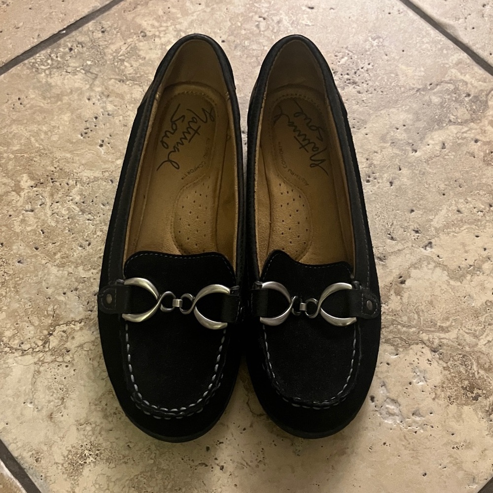 Naturalizer Natural Soul Suede Leather Black Loafers with Silver Accent
